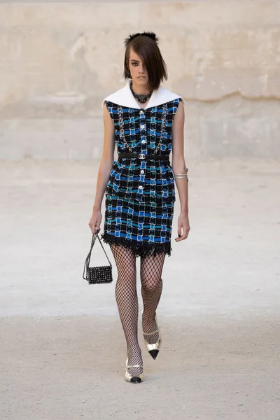 Look 19